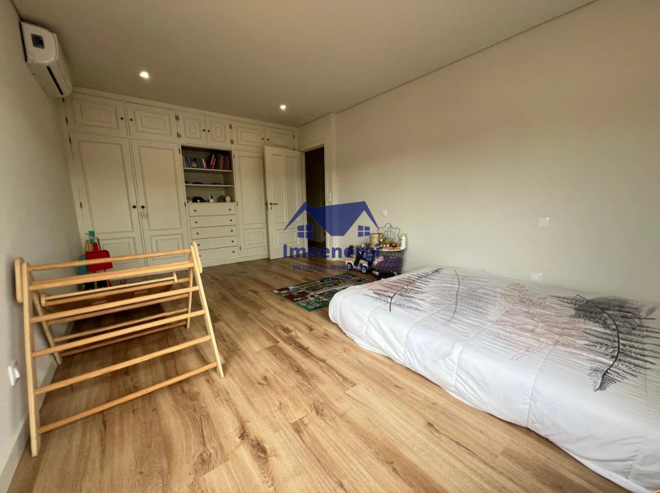 Moradia T4 para Venda em Arvore Foto 3