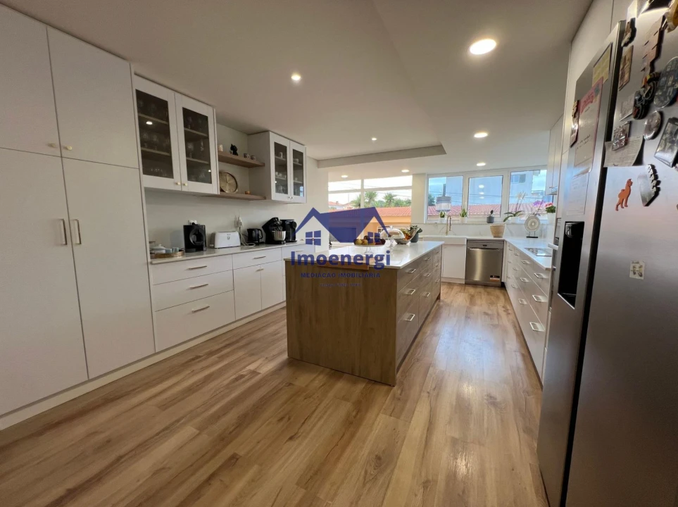 Moradia T4 para Venda em Arvore Foto 35