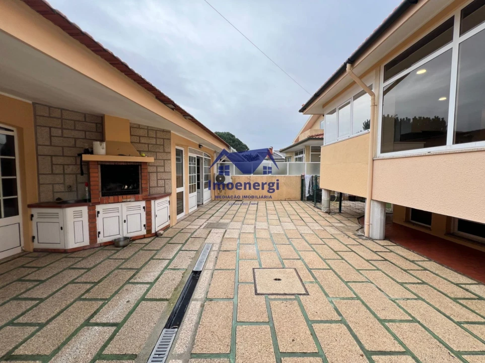 Moradia T4 para Venda em Arvore Foto 39