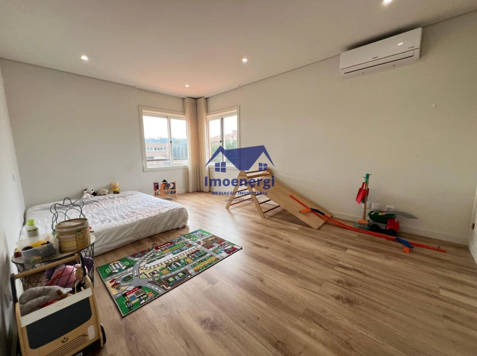 Moradia T4 para Venda em Arvore Foto 4