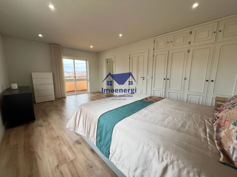 Moradia T4 para Venda em Arvore Foto 46