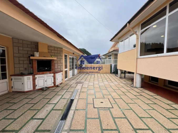 Moradia T4 para Venda em Arvore Foto 39