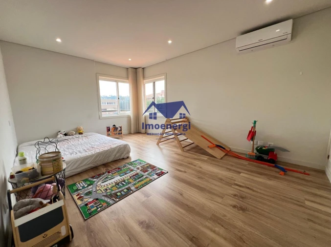 Moradia T4 para Venda em Arvore Foto 4
