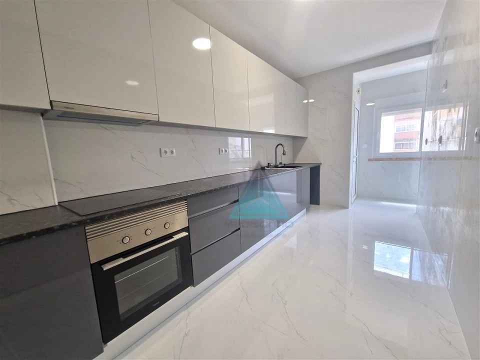 Apartamento T4 para Venda em Seixal, Arrentela e Aldeia de Paio Pires Foto 1