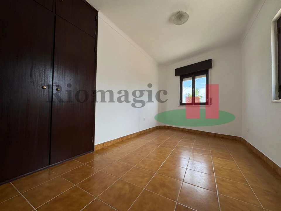Moradia T4 para Venda em Longueira/Almograve Foto 16