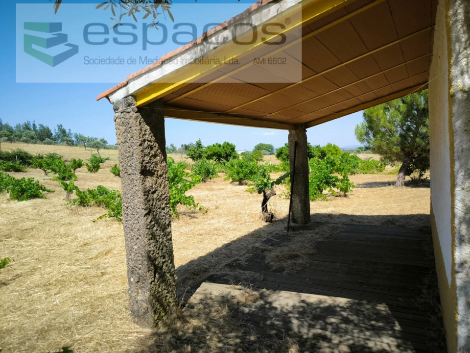 Quinta T2 para Venda em Escalos de Baixo e Mata Foto 9