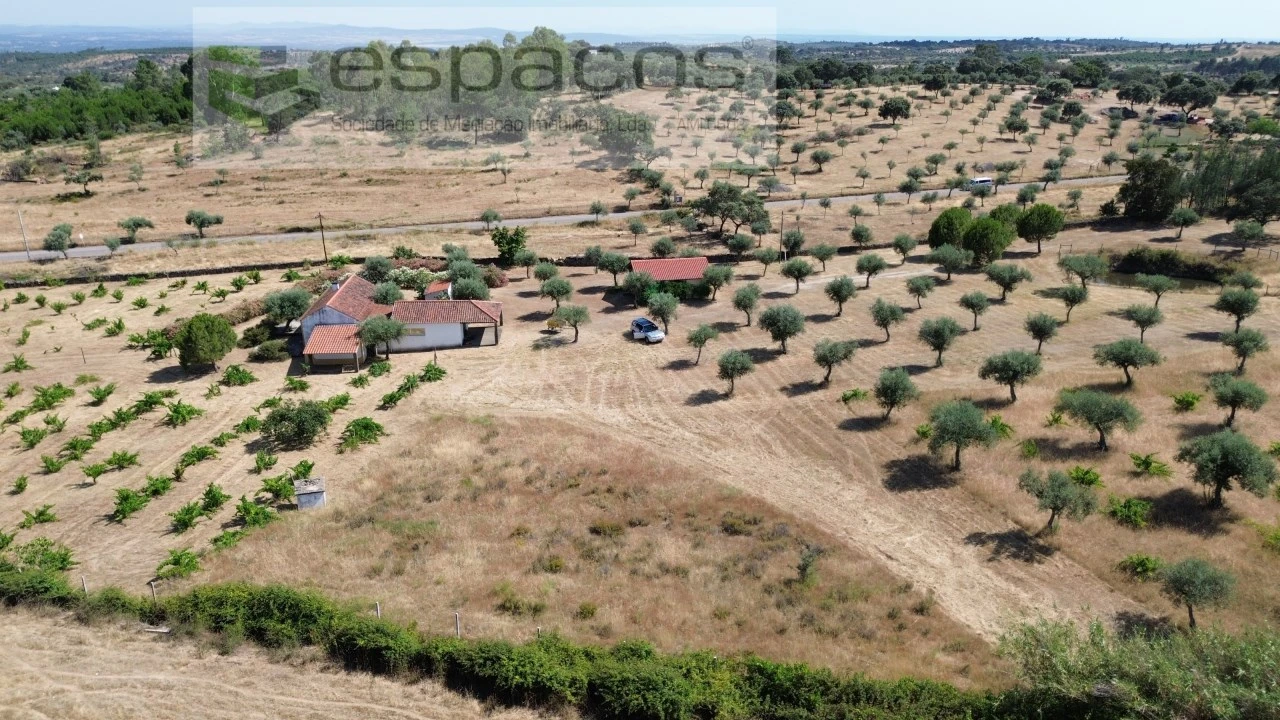 Quinta T2 para Venda em Escalos de Baixo e Mata Foto 42