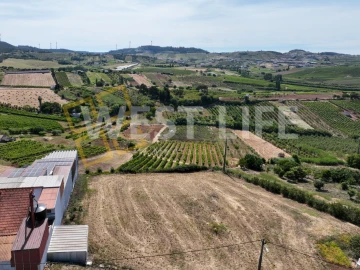 Moradia T2 para Venda em Azueira e Sobral da Abelheira