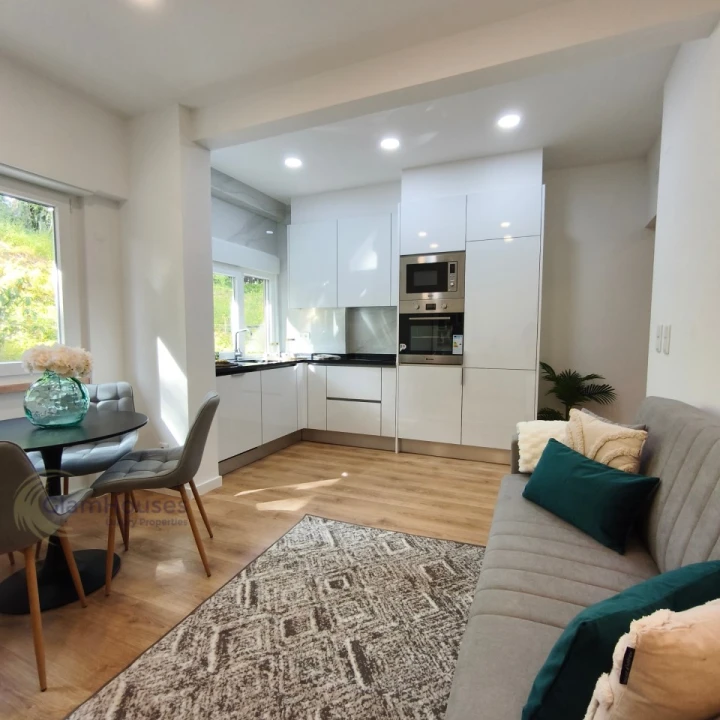 Apartamento T2 para Venda em Benfica Foto 1