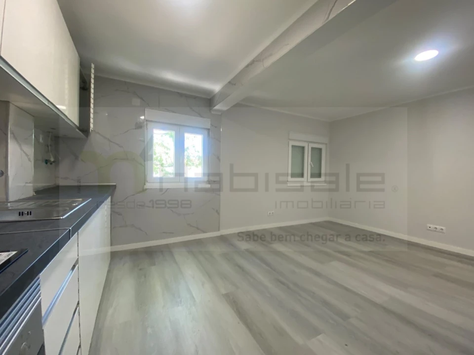 Apartamento T3 para Venda em Laranjeiro e Feijó Foto 2