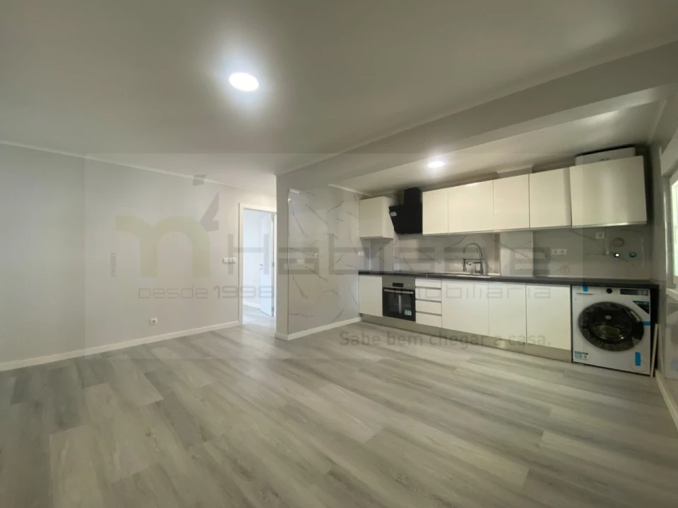 Apartamento T3 para Venda em Laranjeiro e Feijó Foto 4