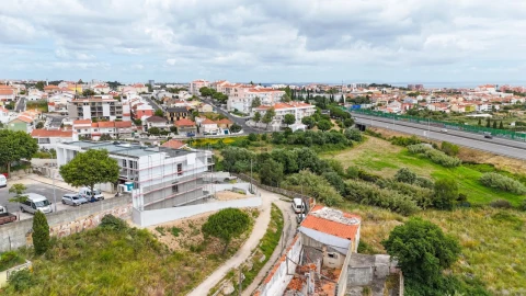 Moradia T4 para Venda em São Domingos de Rana