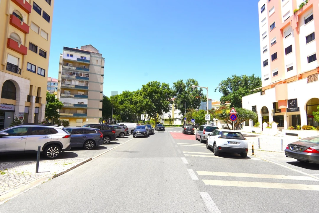 Apartamento T2 para Venda em São Domingos de Benfica Foto 4