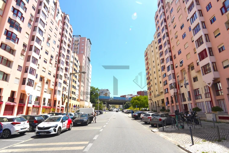 Apartamento T2 para Venda em São Domingos de Benfica Foto 2