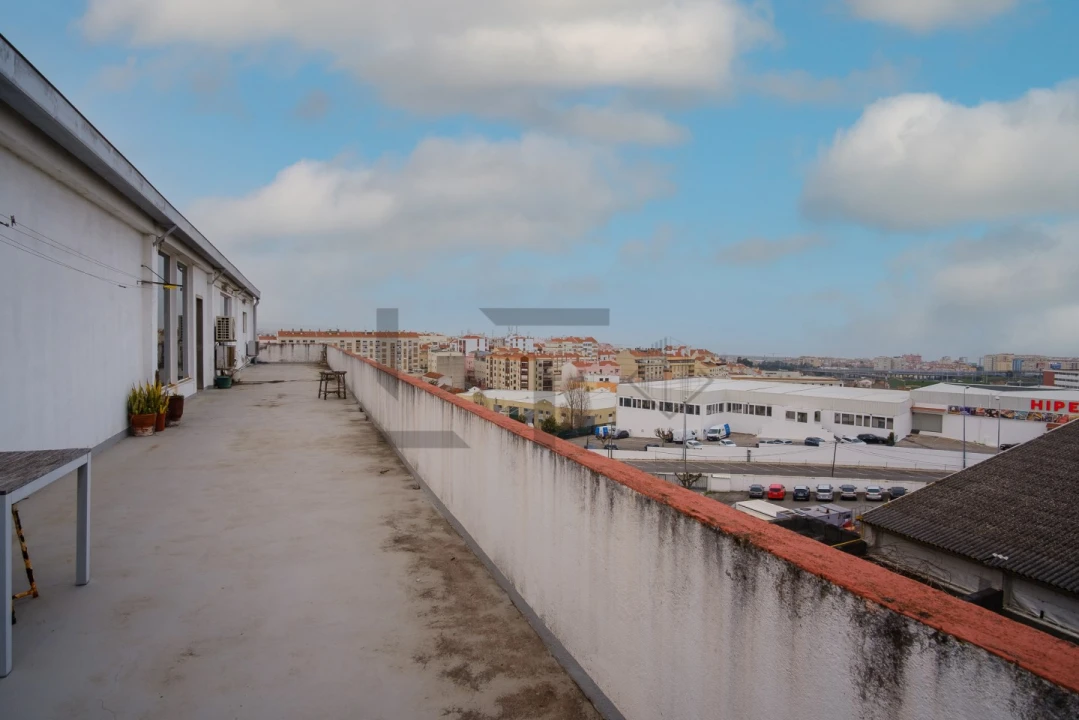 Armazém para Venda em Sacavém e Prior Velho Foto 15