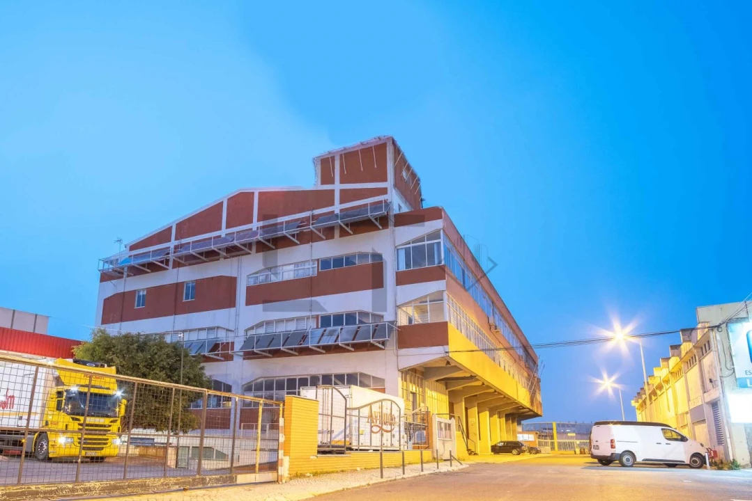 Armazém para Venda em Sacavém e Prior Velho Foto 60