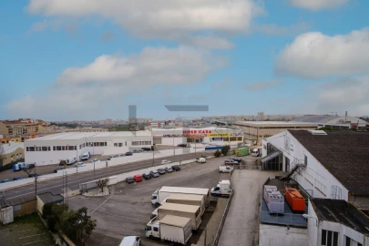 Armazém para Venda em Sacavém e Prior Velho