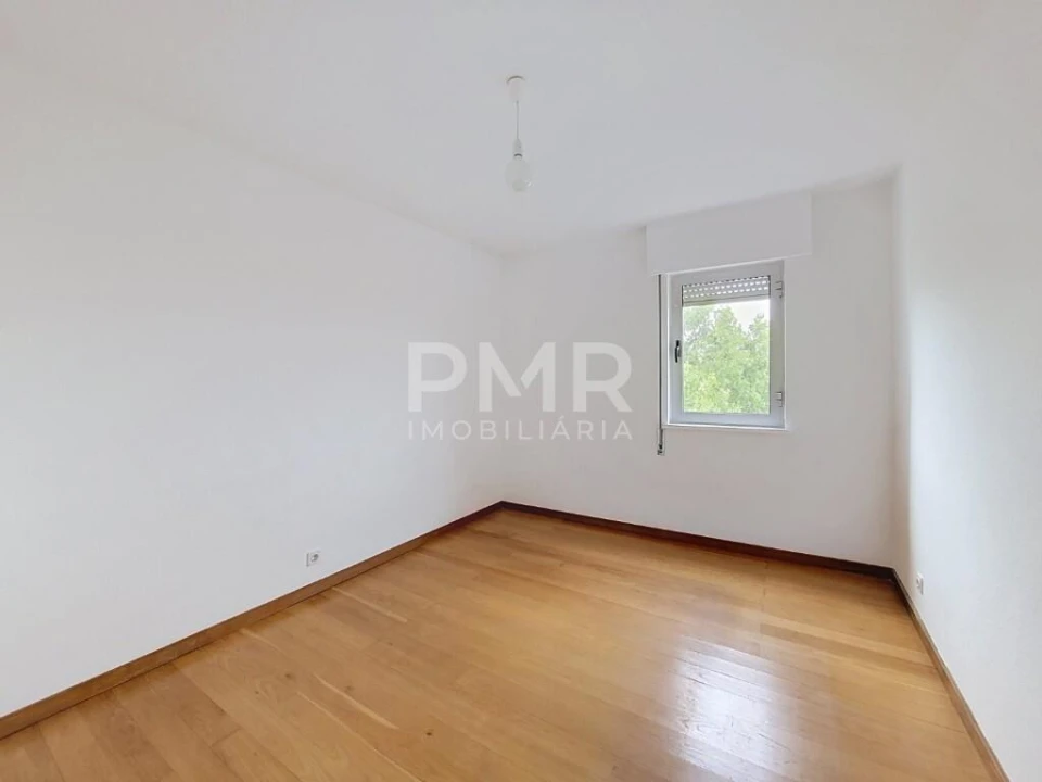Apartamento T3 para Arrendamento em Lumiar Foto 10