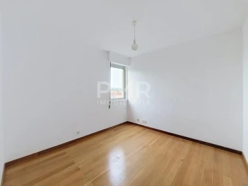Apartamento T3 para Arrendamento em Lumiar