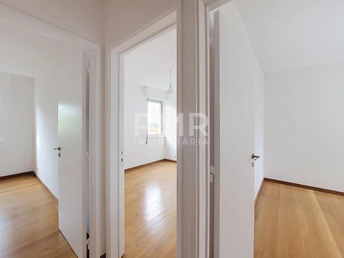 Apartamento T3 para Arrendamento em Lumiar Foto 9