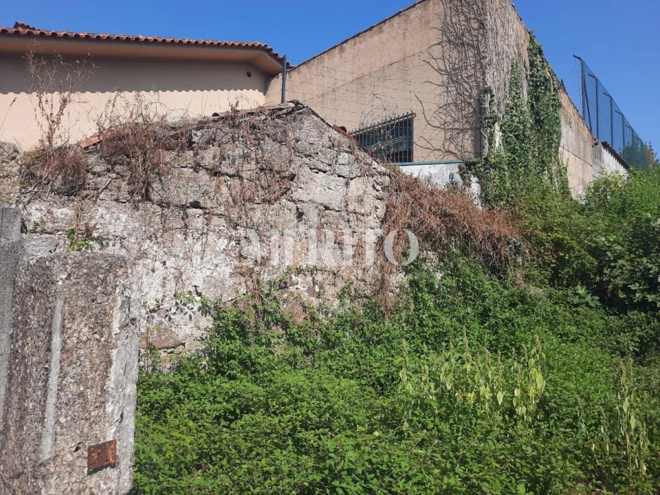 Prédio para Venda em Selho (São Jorge) Foto 13