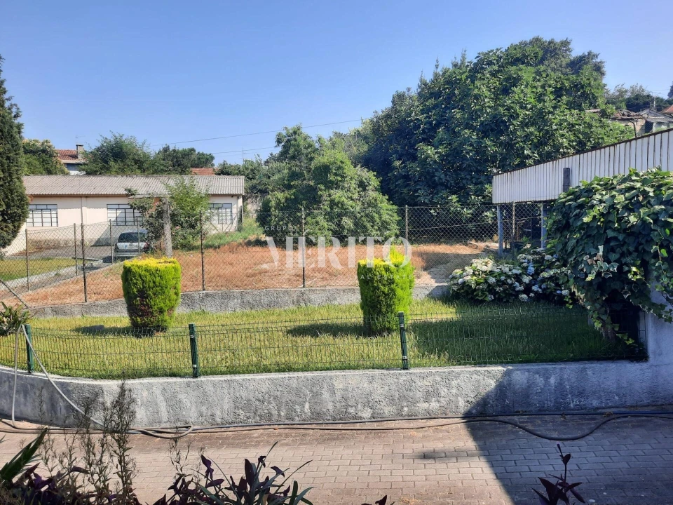 Prédio para Venda em Selho (São Jorge) Foto 48