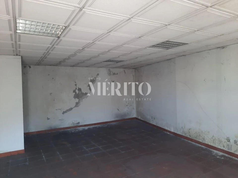Prédio para Venda em Selho (São Jorge) Foto 17