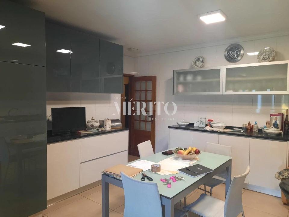 Prédio para Venda em Selho (São Jorge) Foto 56