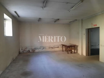 Prédio para Venda em Selho (São Jorge)