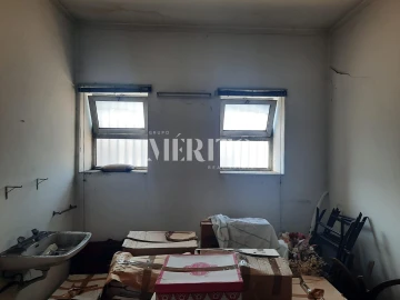 Prédio para Venda em Selho (São Jorge)