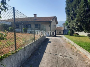 Prédio para Venda em Selho (São Jorge)