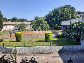 Prédio para Venda em Selho (São Jorge)