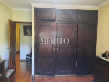 Prédio para Venda em Selho (São Jorge)