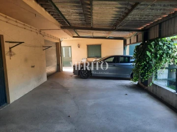 Prédio para Venda em Selho (São Jorge)