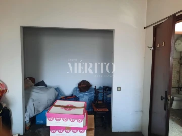 Prédio para Venda em Selho (São Jorge)