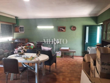 Prédio para Venda em Selho (São Jorge)
