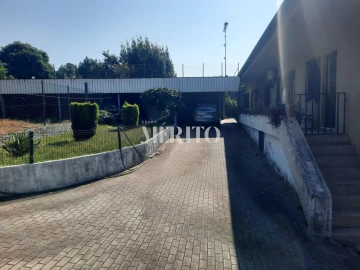 Prédio para Venda em Selho (São Jorge)