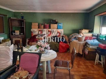 Prédio para Venda em Selho (São Jorge)