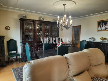 Prédio para Venda em Selho (São Jorge)