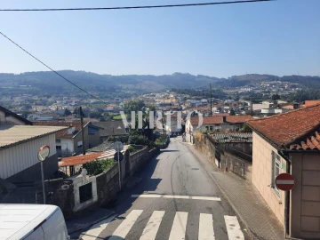 Prédio para Venda em Selho (São Jorge)