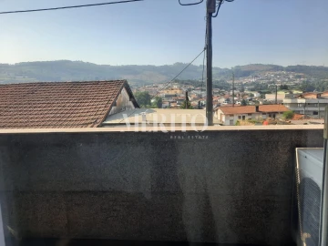 Prédio para Venda em Selho (São Jorge)