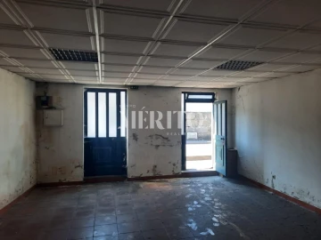 Prédio para Venda em Selho (São Jorge)