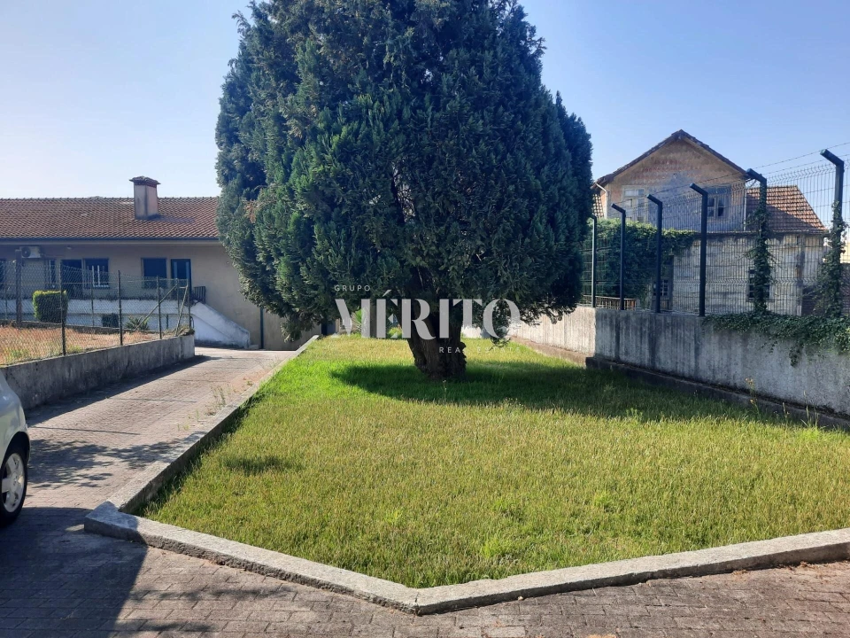 Prédio para Venda em Selho (São Jorge) Foto 9