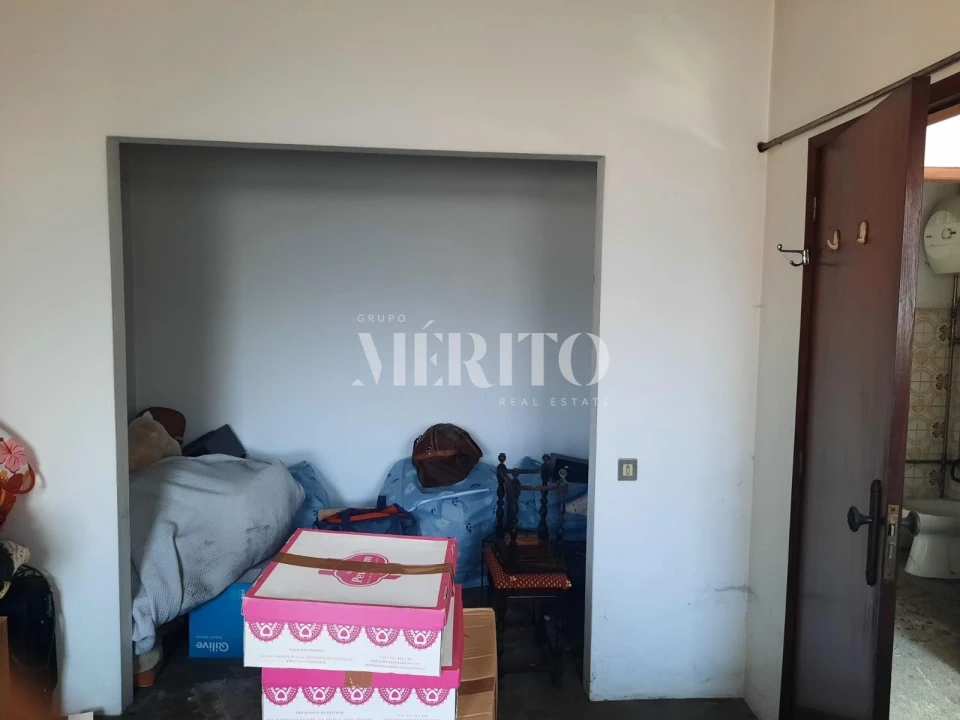 Prédio para Venda em Selho (São Jorge) Foto 14