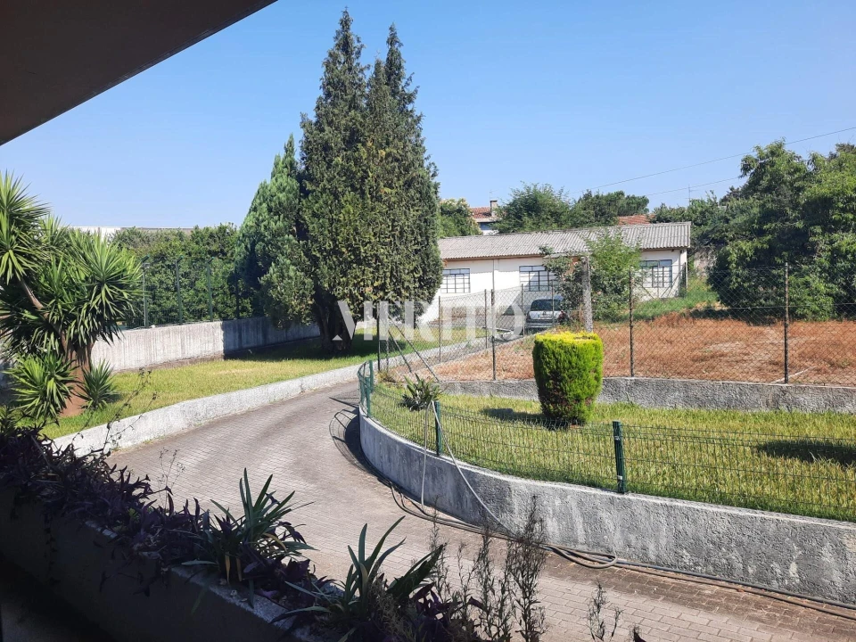 Prédio para Venda em Selho (São Jorge) Foto 45