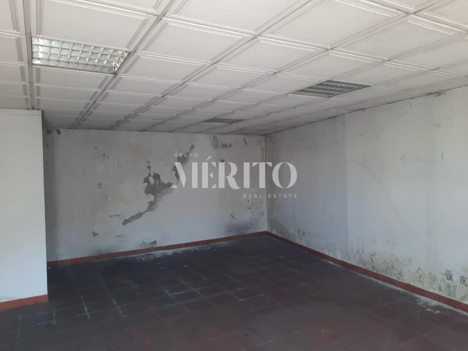 Prédio para Venda em Selho (São Jorge) Foto 17