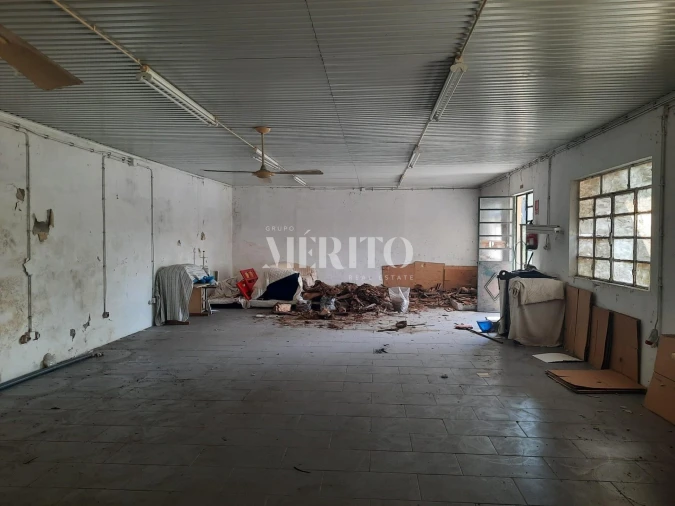 Prédio para Venda em Selho (São Jorge) Foto 11