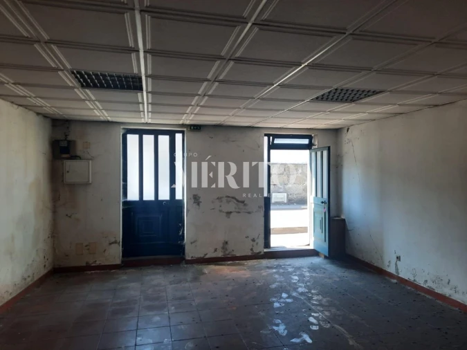 Prédio para Venda em Selho (São Jorge) Foto 12