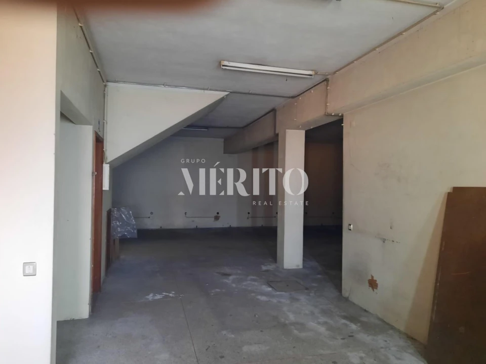 Prédio para Venda em Selho (São Jorge) Foto 36