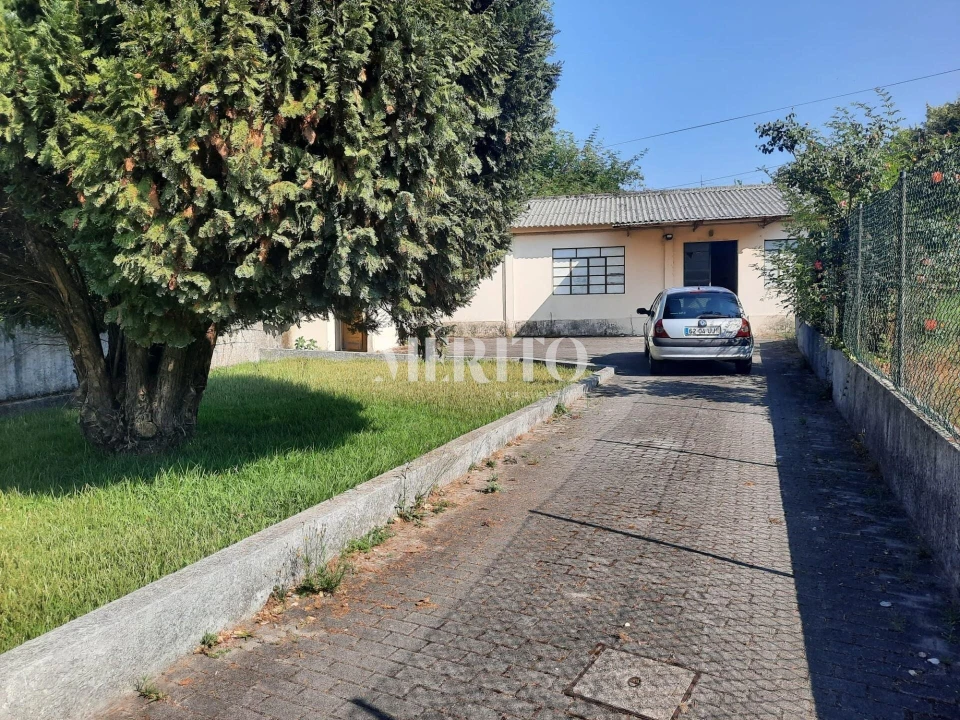 Prédio para Venda em Selho (São Jorge) Foto 4